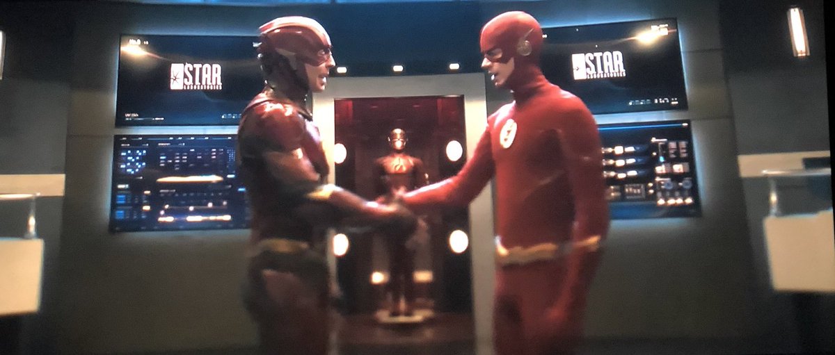 UptownRoamer's tweet image. So this just happened!!! Wow!!! #CrisisOnInfiniteEarths #Flashverse #DatFlash #TheFlash #DCEU