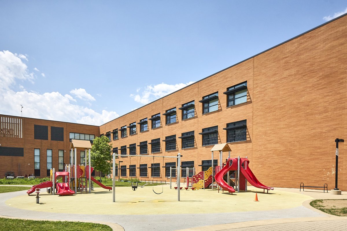 HeartlandBrick's tweet photo. The Dr. Jorge Prieto Academy is designed as a single mass of #masonry, with simple geometry, blending mortar color, and only slight variation in tone from #brick to brick. More at https://t.co/bWLL0MvYLx. Thanks to Sioux City Brick. #claybrick #brickschool #brickarchitecture https://t.co/cAgX2bE5GE