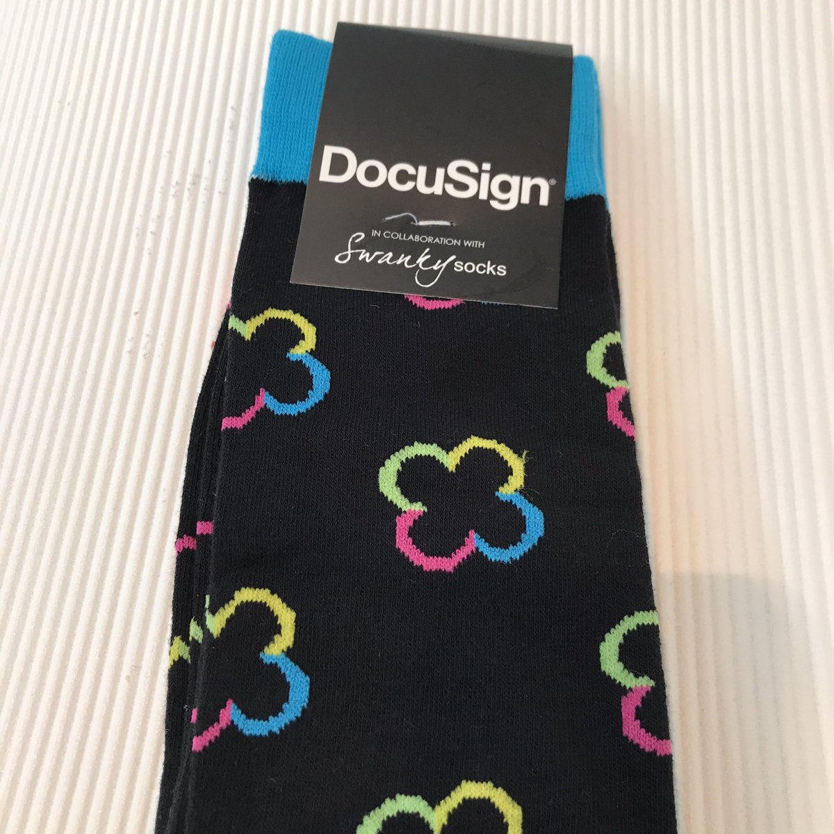 wellywoodanna's tweet photo. You know it’s going to be a great event when it starts out with brand new design @DocuSign socks 😍 @sgdreamin #singaporedreamin #singapore #salesforce #trailblazercommunity @LaurenDunne__c https://t.co/HRvYhXjfl6