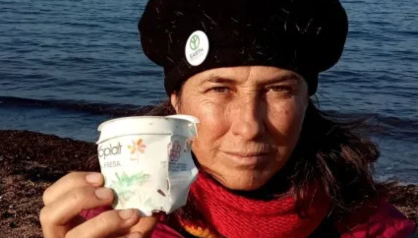 PlasticPollutes's tweet image. 44-year-old yogurt container found on beach in almost perfect condition highlights the urgent need for the production of plastic to stop. #plasticpollutes ow.ly/PlI130q97wo