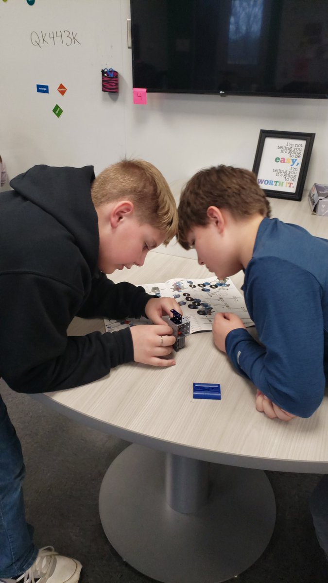ReavesEna's tweet photo. A lot of engagment, perseverance, and fun @BattleCreekElem with @caila_lucas #BCESSTEMCLUB https://t.co/5Y6H5Ol27o