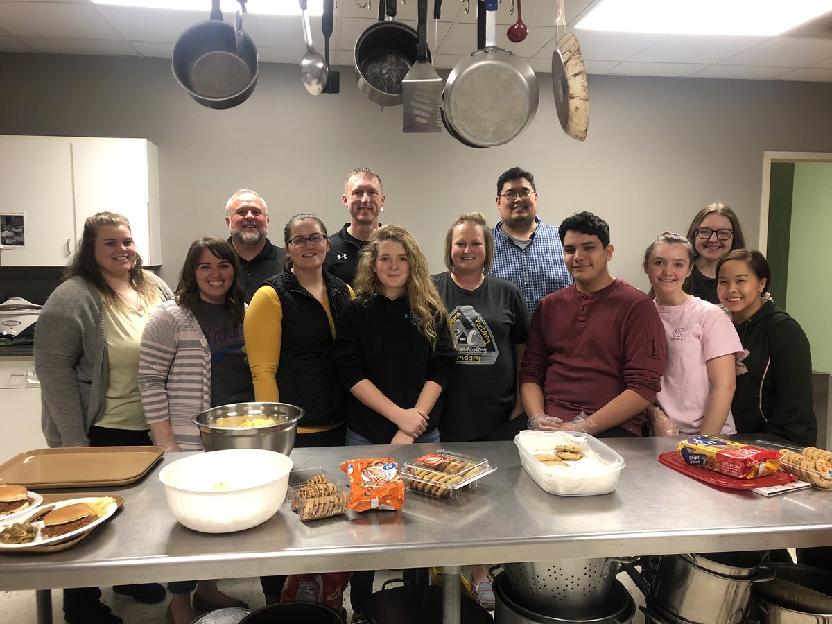 SedaliaFreshmen's tweet photo. @SedaliaFreshmen S-C Freshman Academy working Comminity Cafe tonight! A first time for many of us. It won’t be our last! @SEDALIASCHOOLS @MsAWorldHistory @MsFish9 @SCTigersHS https://t.co/PmJzKkhWRL