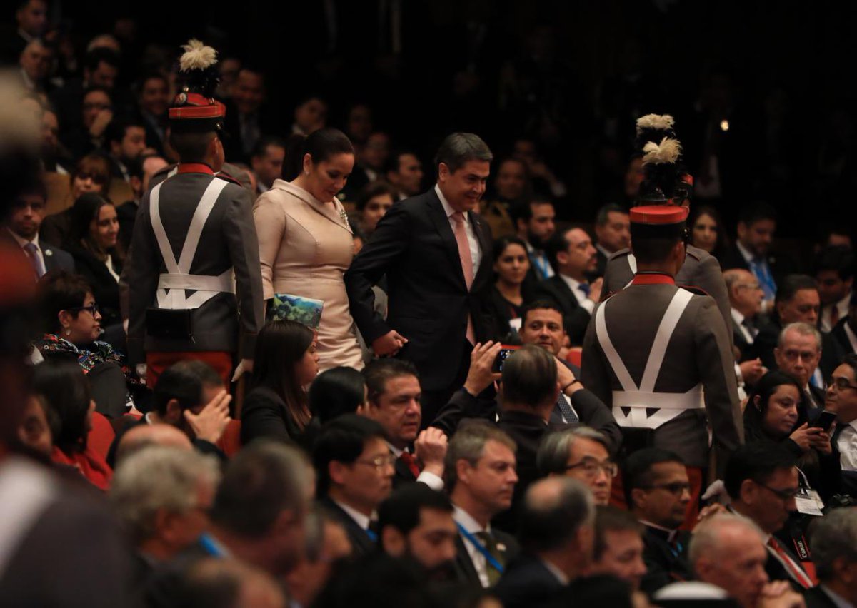 JuanOrlandoH's tweet photo. Contento de ser parte de esta gran fiesta en Guatemala y de acompañar al presidente @DrGiammattei en su toma de posesión. Reiteramos nuestros buenos deseos en su trabajo como primer servidor del pueblo guatemalteco.  #TMP2020 🇭🇳🇬🇹 https://t.co/XnqMuUGgwh