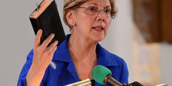 GuthrieGF's tweet image. 6/ @ewarren, a Methodist, speaks frequently about her time teaching Sunday School and has developed something of a “stump sermon” on Matthew 25. She has cited the biblical case for her campaign’s marquee issue of economic justice. #DemDebate
