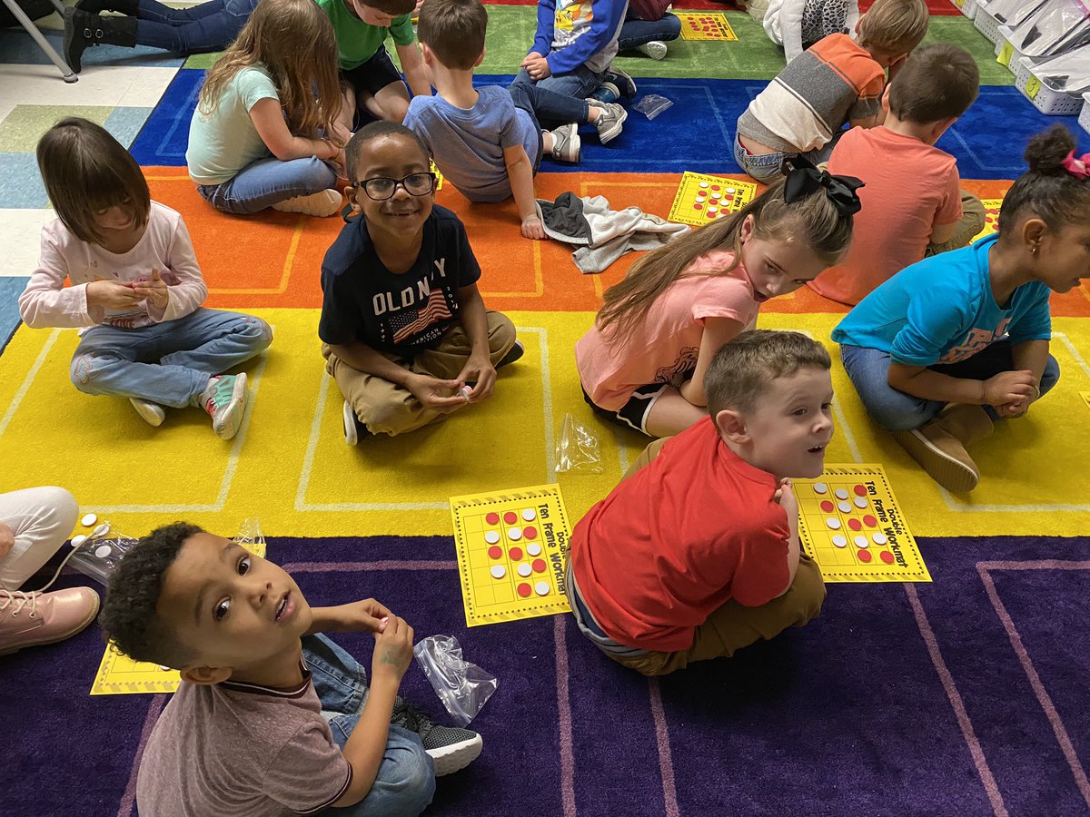 nmiller_class's tweet photo. Counting teen numbers on ten frames. Learning is fun together! @WhiteKnollElem https://t.co/mh6yrhCTZg