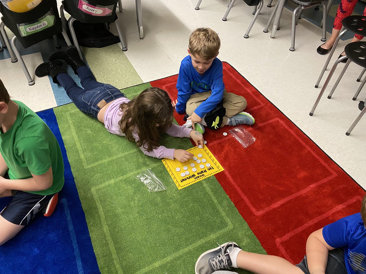 nmiller_class's tweet photo. Counting teen numbers on ten frames. Learning is fun together! @WhiteKnollElem https://t.co/mh6yrhCTZg