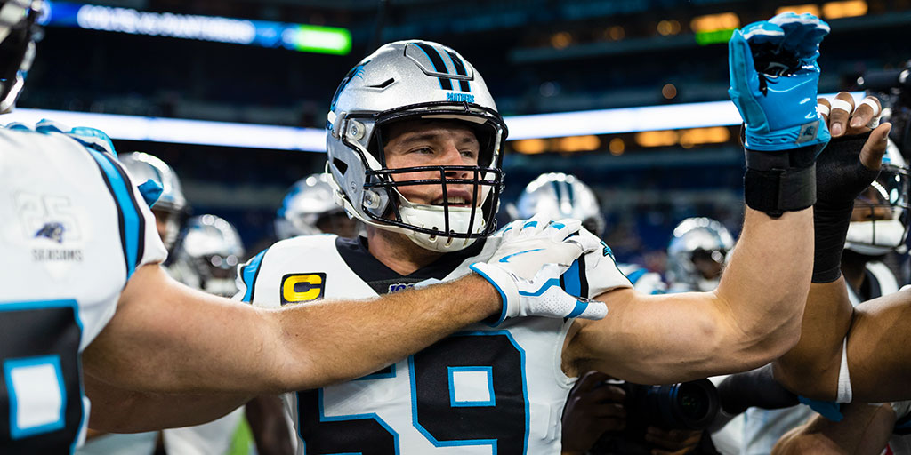 AroundTheNFL's tweet photo. 𝗕𝗥𝗘𝗔𝗞𝗜𝗡𝗚: Panthers LB Luke Kuechly retiring from NFL after eight seasons

https://t.co/WCmeBRvFc0 https://t.co/E7wJjrL3M4