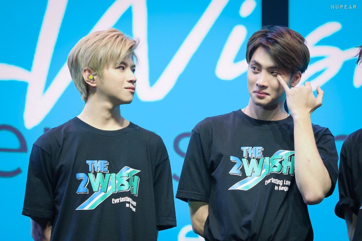 LeYiZhiZhi's tweet photo. The  two best boys 💙💚
#dermaAngelx2wish https://t.co/LNTuUrAHYO