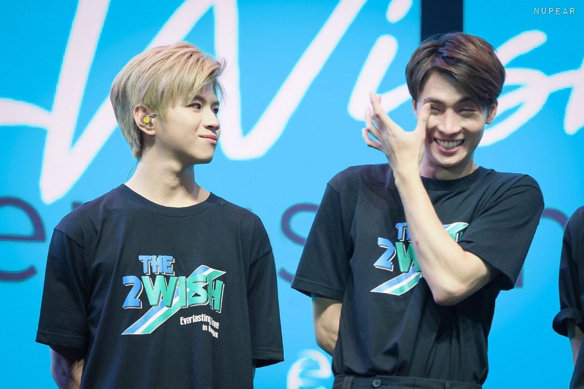 LeYiZhiZhi's tweet photo. The  two best boys 💙💚
#dermaAngelx2wish https://t.co/LNTuUrAHYO