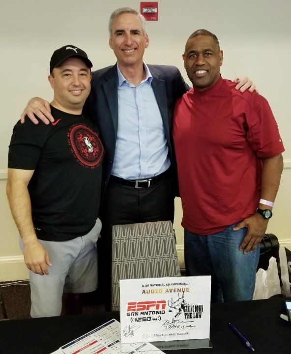 Foss_Sports's tweet photo. The @xfl2020 #commissioner @OliverLuckXFL with #LDTL @ESPN_SA
#AudioAvenue #CFPChampionship https://t.co/FIlZEZHcb1