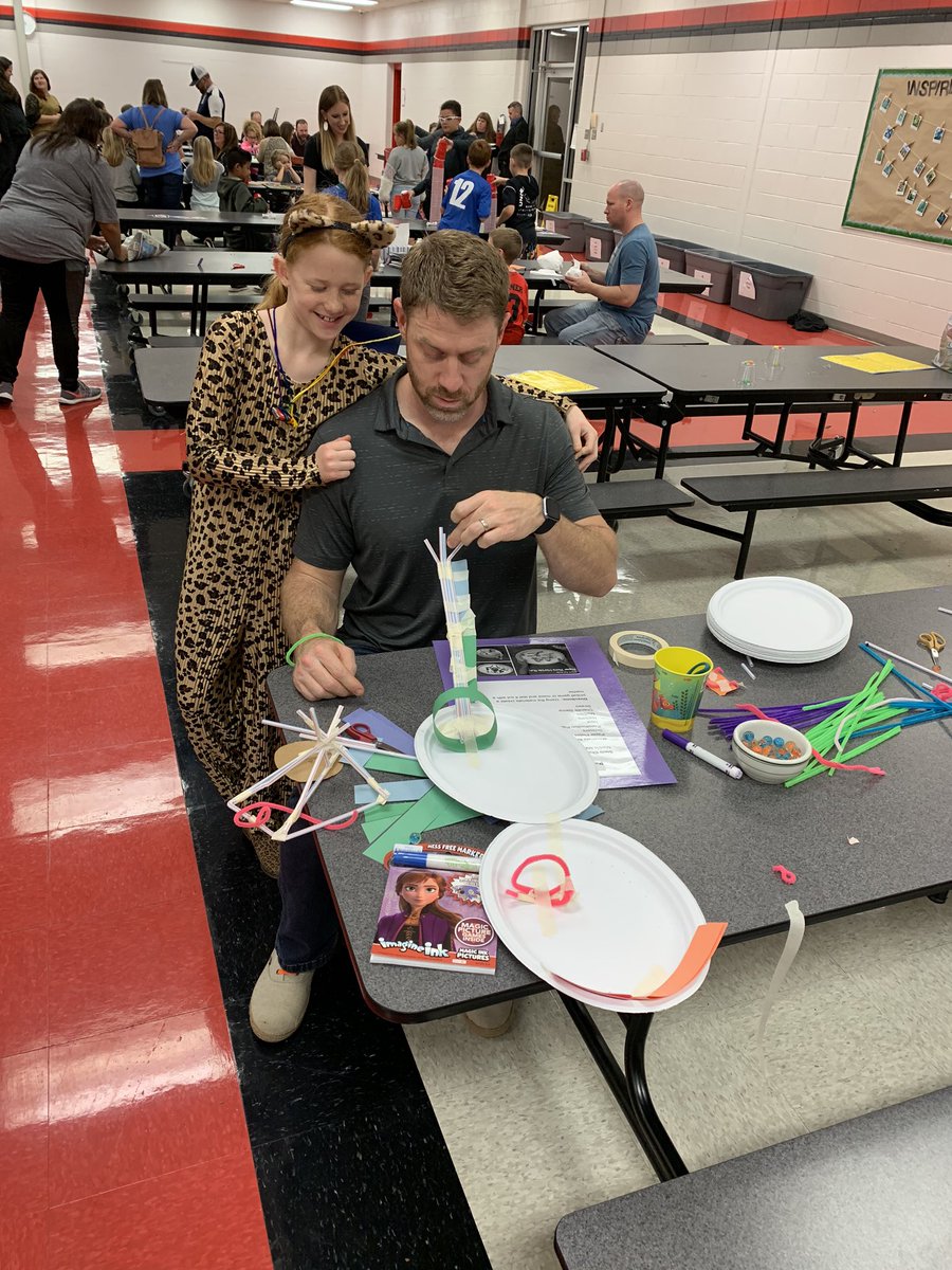 SnodgrassElla's tweet photo. Just a super, fun, family Stem Night hosted by 3rd grade! #LISDFutureFocus https://t.co/Nx3A1zprf0
