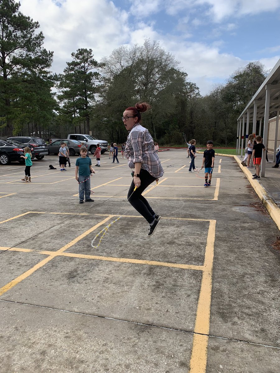 CarlsonECSE's tweet photo. When you work with your sister and go to large group together. #HESLION @ashleydodsonyo  #LARGEGROUP https://t.co/eKVGZq3cdR