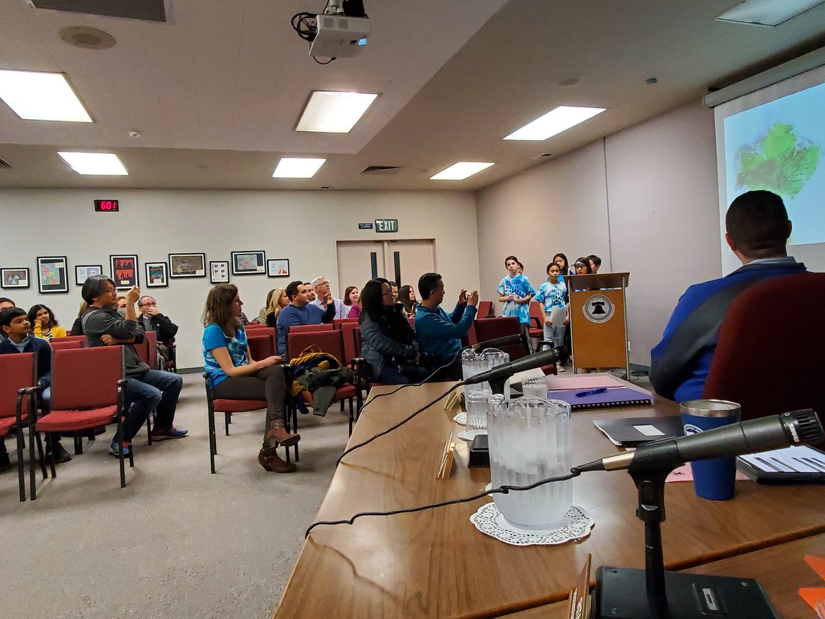 AnotherDenise's tweet photo. @GuadGrizzly Ss share their passion for eliminating food waste in America. Their dedication and commitment to ensuring that food is not wasted while people go hungry is commendable! Great Board presentation!
@anotherschwab @LisaTeachesTech #usdlearns https://t.co/eBC0RdRF4c