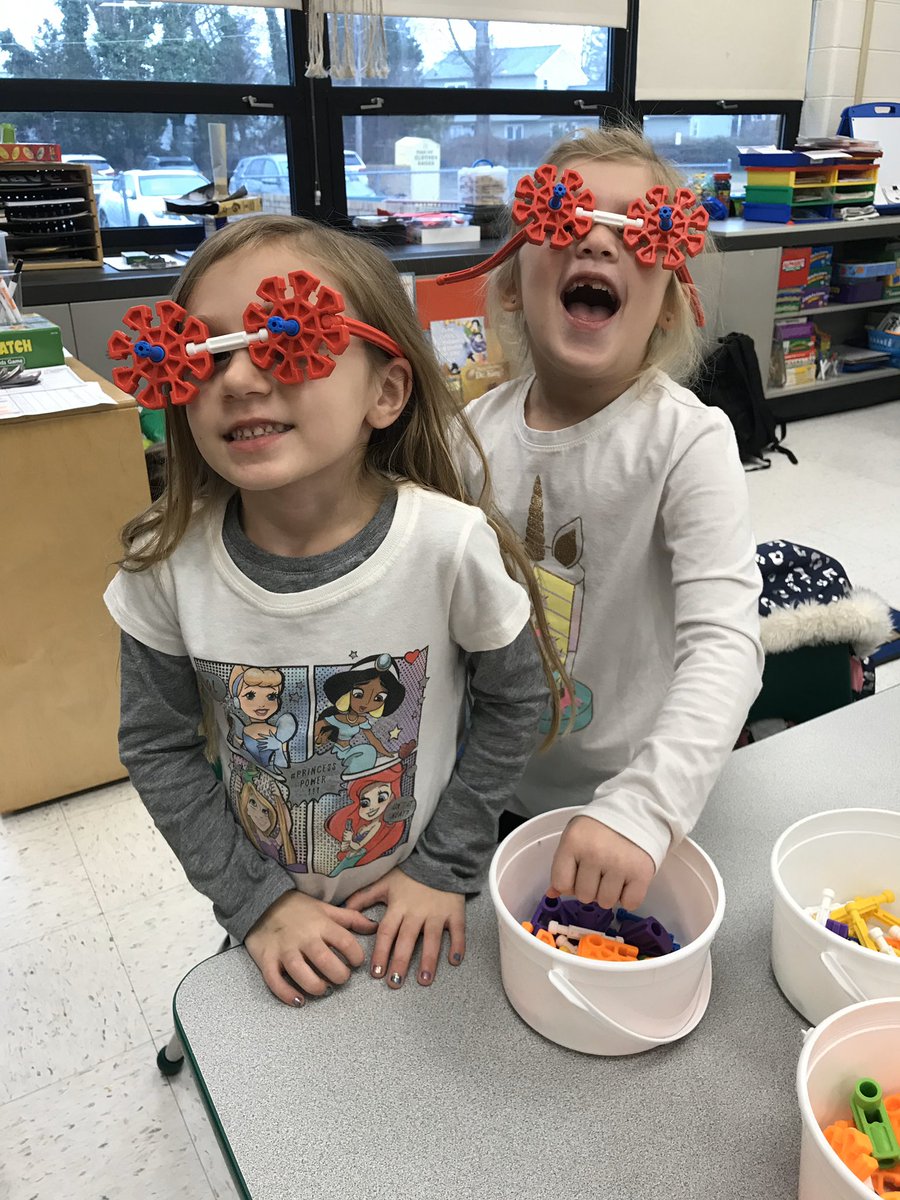 MTL_CSZumpettaK's tweet photo. We are all smiles for our new laser beam glasses! 😃 #zumpettaszone #scienceanddiscovery #creativity #kinex https://t.co/KV9wmcOWjV