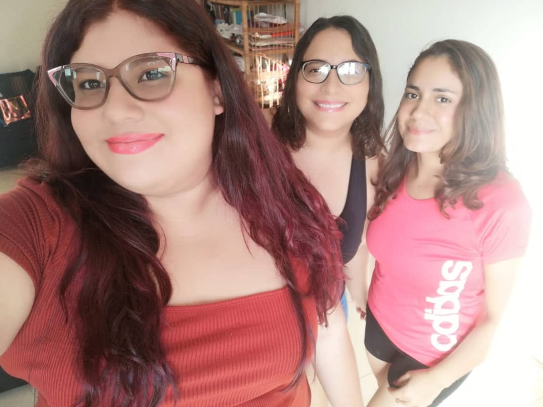 AvilaAngie_'s tweet photo. Gracias hermanitas por estar siempre conmigo!
#Mis29🥳 @24Joby Mely https://t.co/XDEoiBS1hJ