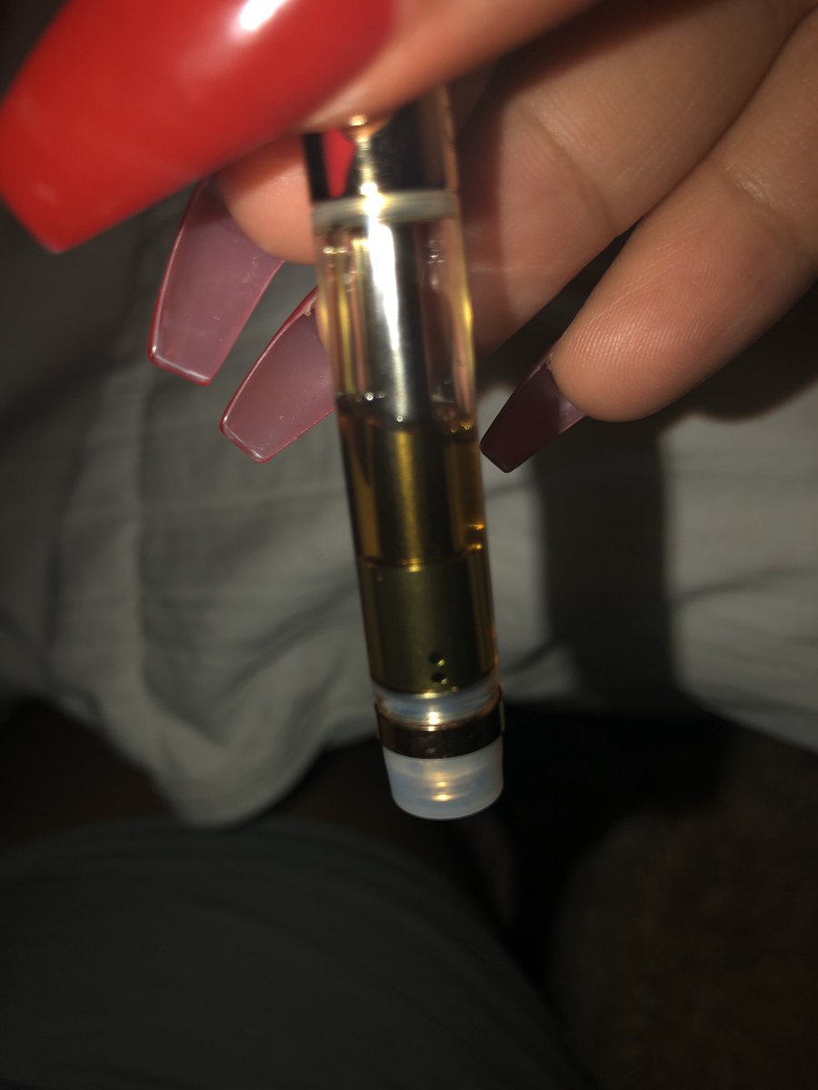 peligrosa818's tweet photo. @35ang1 too bad u don’t smoke https://t.co/umb2uHBflV