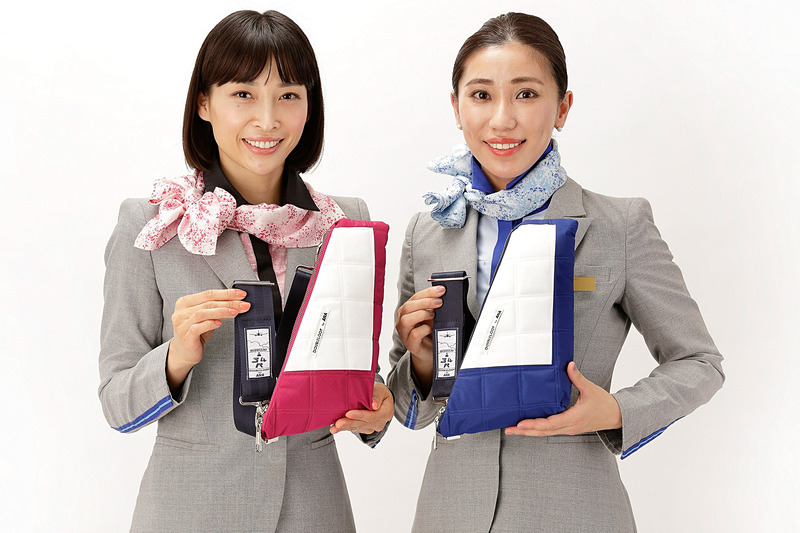 travelwatch_jp's tweet image. 全日空商事、「DOUBLELOOP for ANA」のボディバッグとトートバッグを発売 travel.watch.impress.co.jp/docs/news/1229… #ANA #DOUBLELOOP #トートバッグ #ボディバッグ