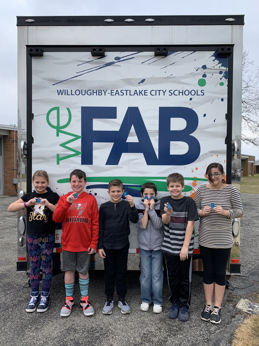 WEstemLADY's tweet image. Royalview 4th Graders ❤️ @wefabmobile @WESchools @mrslegerski @RoadrunnerROCKS #mobilefablab #fablab #digitalfabrication
