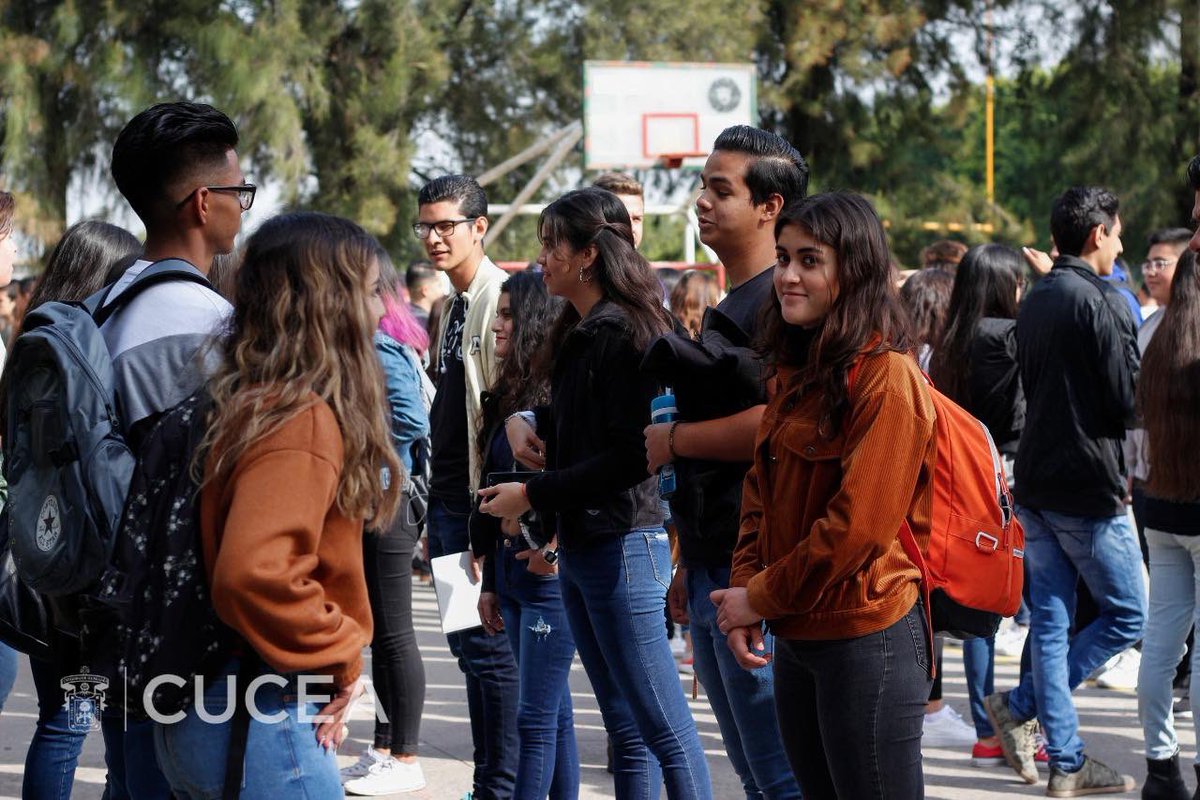 CUCEA_OFICIAL's tweet photo. Nuestras y nuestros estudiantes de primer ingreso conocieron hoy, por primera vez, el CUCEA. ¡Bienvenidas y bienvenidos! ¿Saliste en las fotos? #CUCEAElMejorLugarParaElTalento https://t.co/fS3j1muPFn