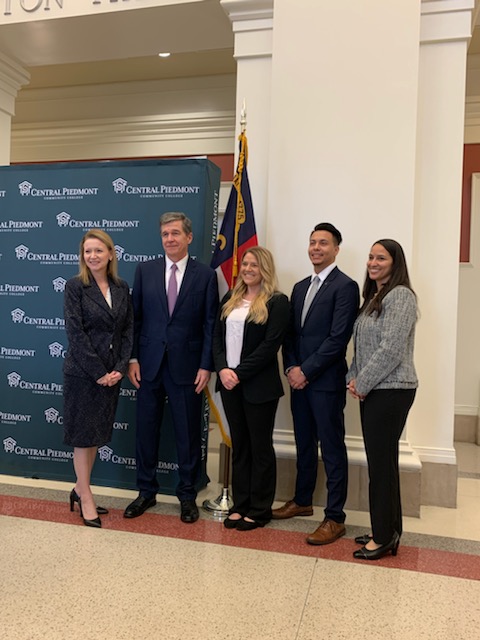 Danielle_fraz's tweet photo. Proud partner of the Finish Line Grant program that has helped 149 @cpcc students since Nov 2018 with $167,266 in grants to help them overcome life challenges! 
#FinishLineGrants @NC_Governor @CharlotteWorks  @ncworks @ncawdb https://t.co/cBkJypauL5