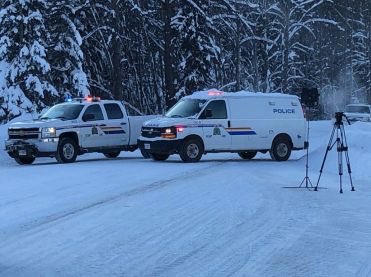 Ayy60812199's tweet photo. The RCMP and Canadian govt. proving once again that they serve to protect capital and monetary interests over people
Solidarity with the Wet’suwet’en against the colonialist Staye
#NoAccessWithoutConsent https://t.co/myxrTFlFm5