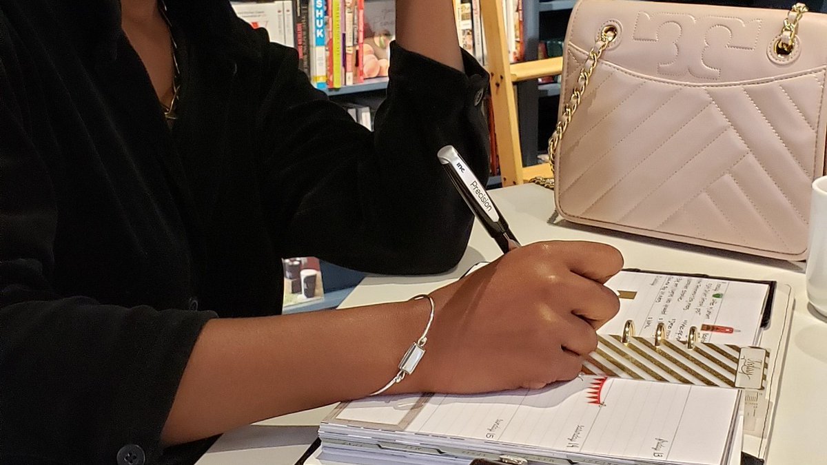 It's time to start thinking about Valentine's Day gifts. <a href="/jamesavery/">James Avery Artisan Jewelry</a> has exactly what you need when it comes to thoughtful, heirloom pieces! #ad #MyJamesAvery