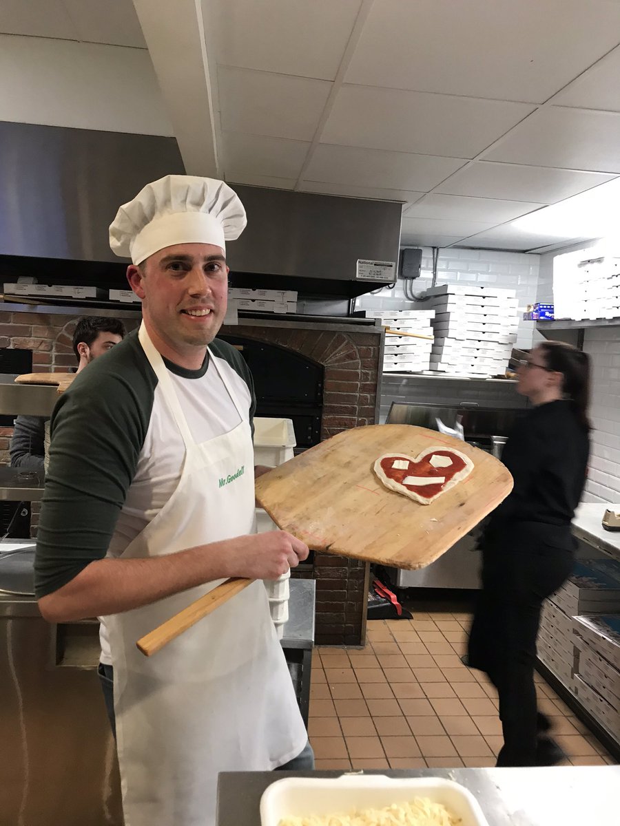 HPS_ABS's tweet photo. Thank you to Mr. Goodell for flipping pizzas and for everyone who came out to Della Cucina to help support the 4th Grade Clap Out fundraiser! 👏🏻🍕 https://t.co/gB96DwWkHP