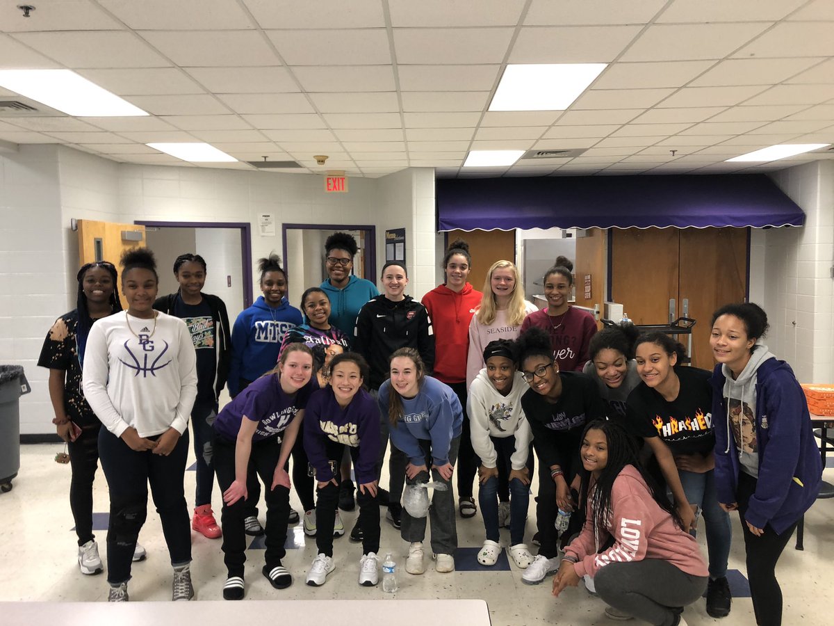 fca_bghs's tweet photo. Great win tonight @LadyPurpleHoops! Thanks for joining us for pizza Whitney Creech! 💜💛 https://t.co/AkN9YD0k35