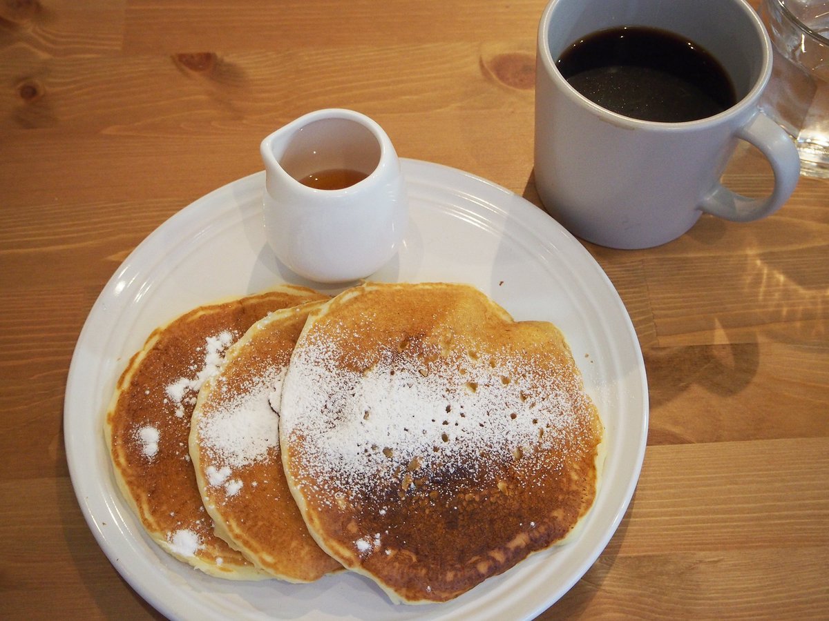 浦安に住みたい 昨日オープンした Cafe Lucyさんお邪魔してきました 南行徳えんぴつ公園のそば こんな場所があるとは と驚く細い路地の中 ハワイアンカフェなので この日はパンケーキとコーヒーいただきました 写真はプレーンですが バナナ