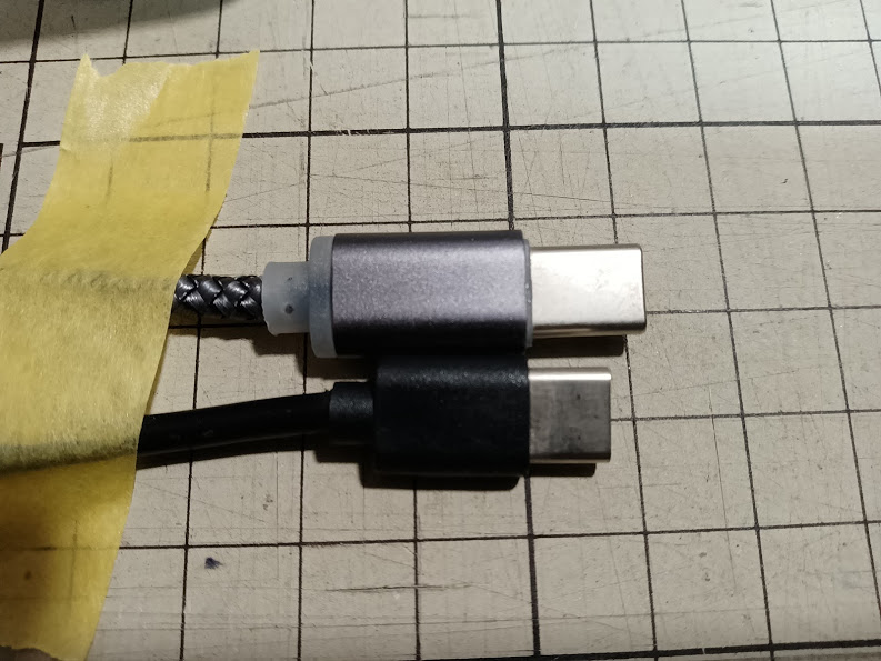 rallymonitor's tweet photo. USB-Cの端子部が短いと奥まで届かずに充電されないために端子部10㎜という最長USB-Cケーブルを大陸から取り寄せたら、さすがに長すぎるような気もする。
　
結論としては100均にもいくつか届くものがあるので、それで十分。
　
#Ulefone
#Armor7 https://t.co/cTlStIW95i