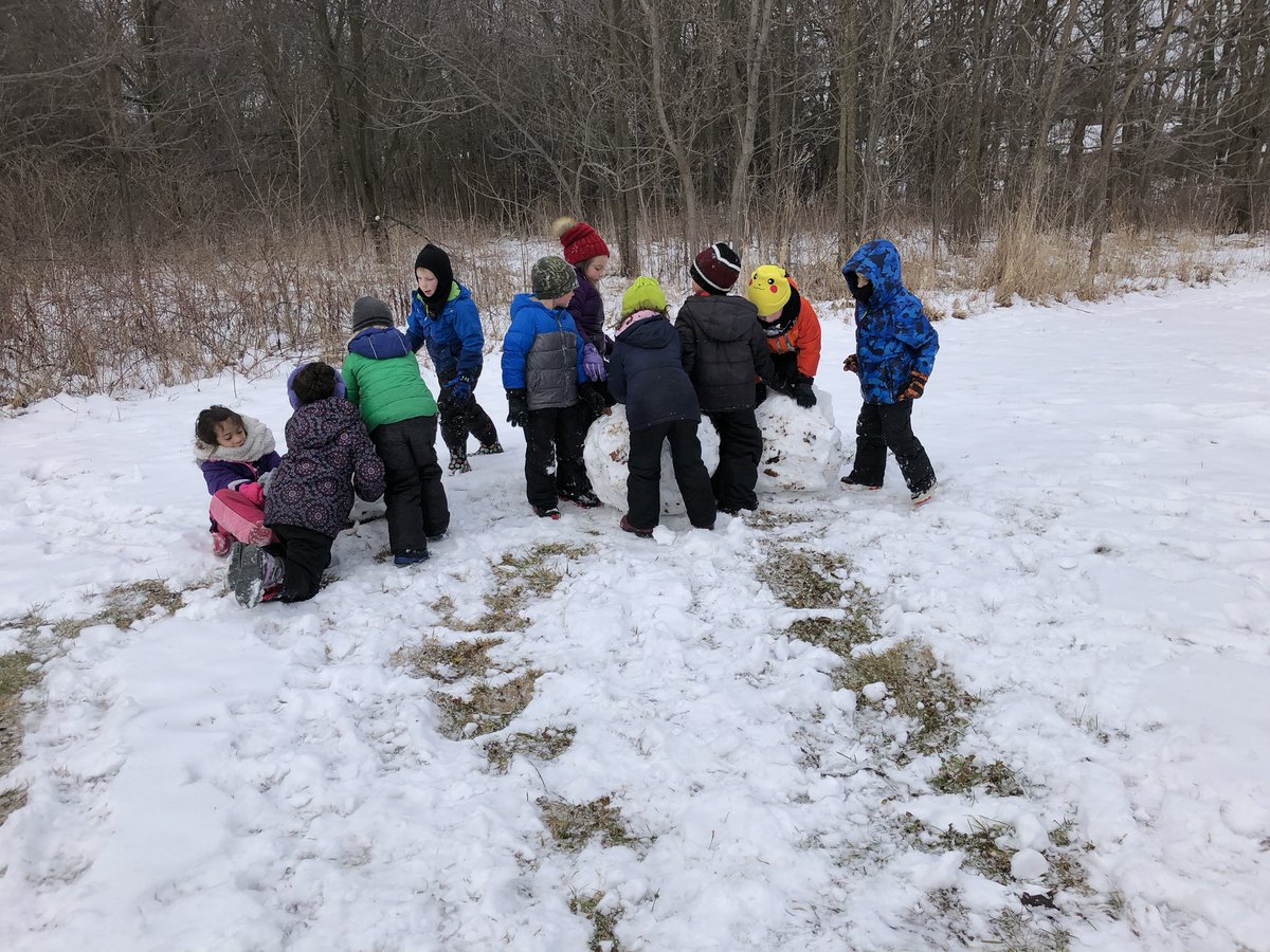 LessilaLaura's tweet photo. What do Timber Tuesday and snow have in common? Inquiry, investigation and team work! How can you sled without sleds? How can you build the tallest snowball tower? @SdwView #outdoorlearning https://t.co/DqEUpCf4iN
