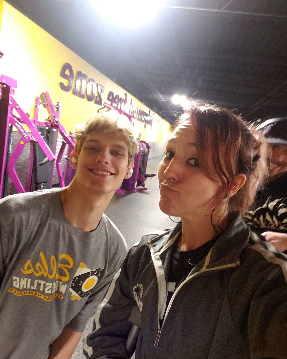Samazing73's tweet photo. Sometimes, you hit the gym with your family. No excuses. #DaySix #Recovery #NoOffDays #ChestDay #UpperBodyBusiness #BetterEveryday #DownButNotOut #ICanDoIt #ICanDoAnything #CantStopWontStop #WeGotThis #HappierThanEver #Sunflower #SaturdayNight #Scoundrel #BrighterThanSunshine https://t.co/ZQXuif2Pq8