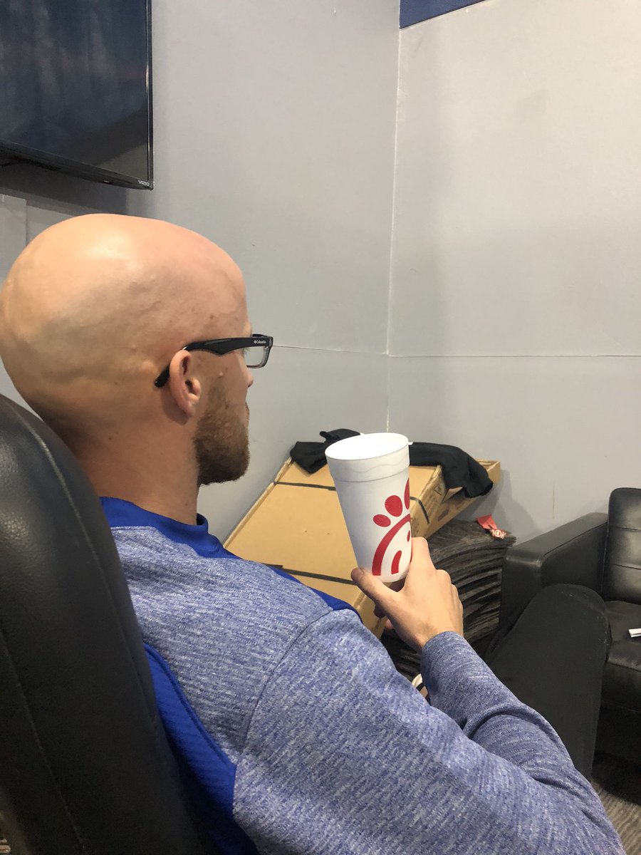 SlammersNorth's tweet photo. What is @notthefakeSVP doing at the #Slammersbaseball facility in Broomfield, CO? @StanfordSteve82 #whereintheworldisSVP #ChickFilANight https://t.co/wEgdVC8gpK
