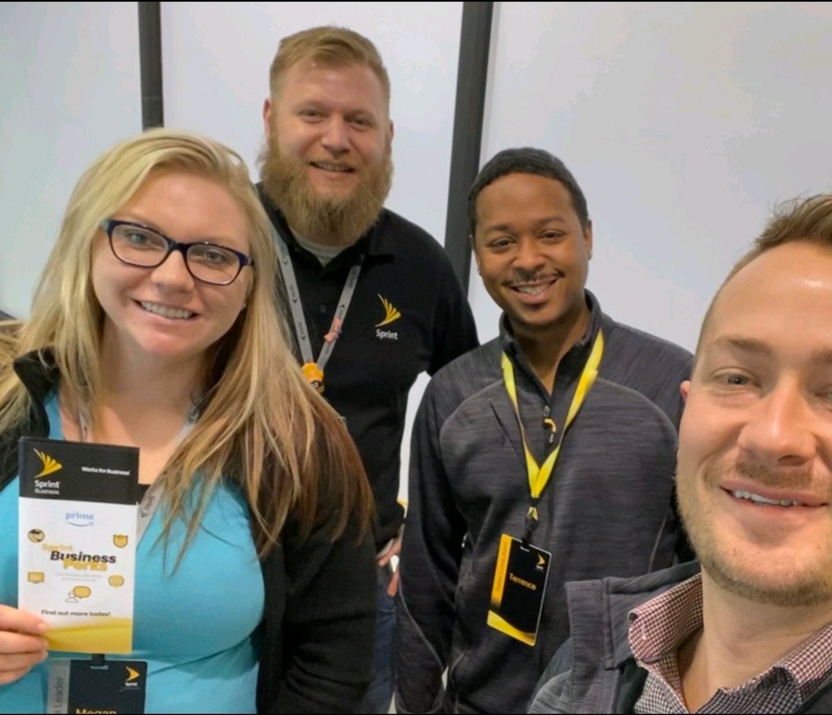 iScottSwag's tweet photo. Great job Airport Rd. Team in Toledo, OH. CLosed an 8 line 🆑️ deal!!! #WinwithCL
@RJLSprint @mark_nachman @tracySprint @jimmills22 @heidianncramer https://t.co/yix8iC3quG
