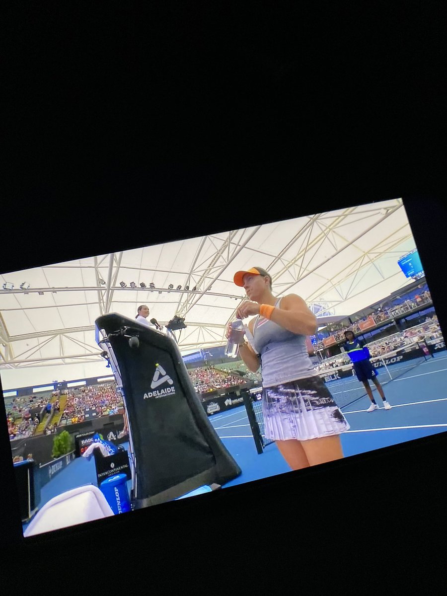 mskathleenwong's tweet image. What happens when the power goes out a few mins before @AngeliqueKerber plays her match but you do whatever you can to cheer her on #twophones #teamangie