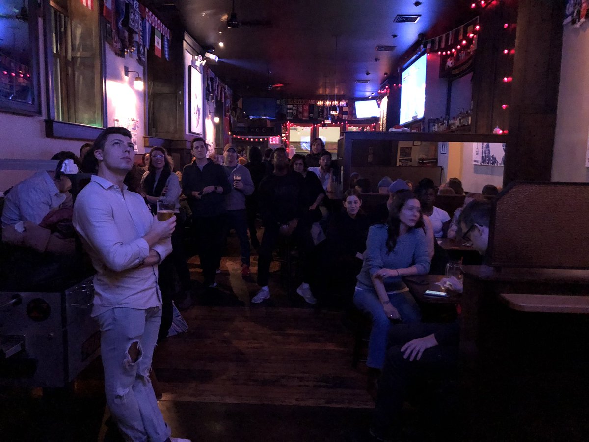 aprilglick's tweet photo. Awesome turnout tonight at the @NBKforWarren #DemDebate #WarrenWatchParty at @banterbrooklyn!! Weโre cheering on our gal, the UNITY candidate, @ewarren!
THAT SMILE! #timeforawomaninthewhitehouse #presidentWarren #Warren2020 https://t.co/rV7wz3RdiD
