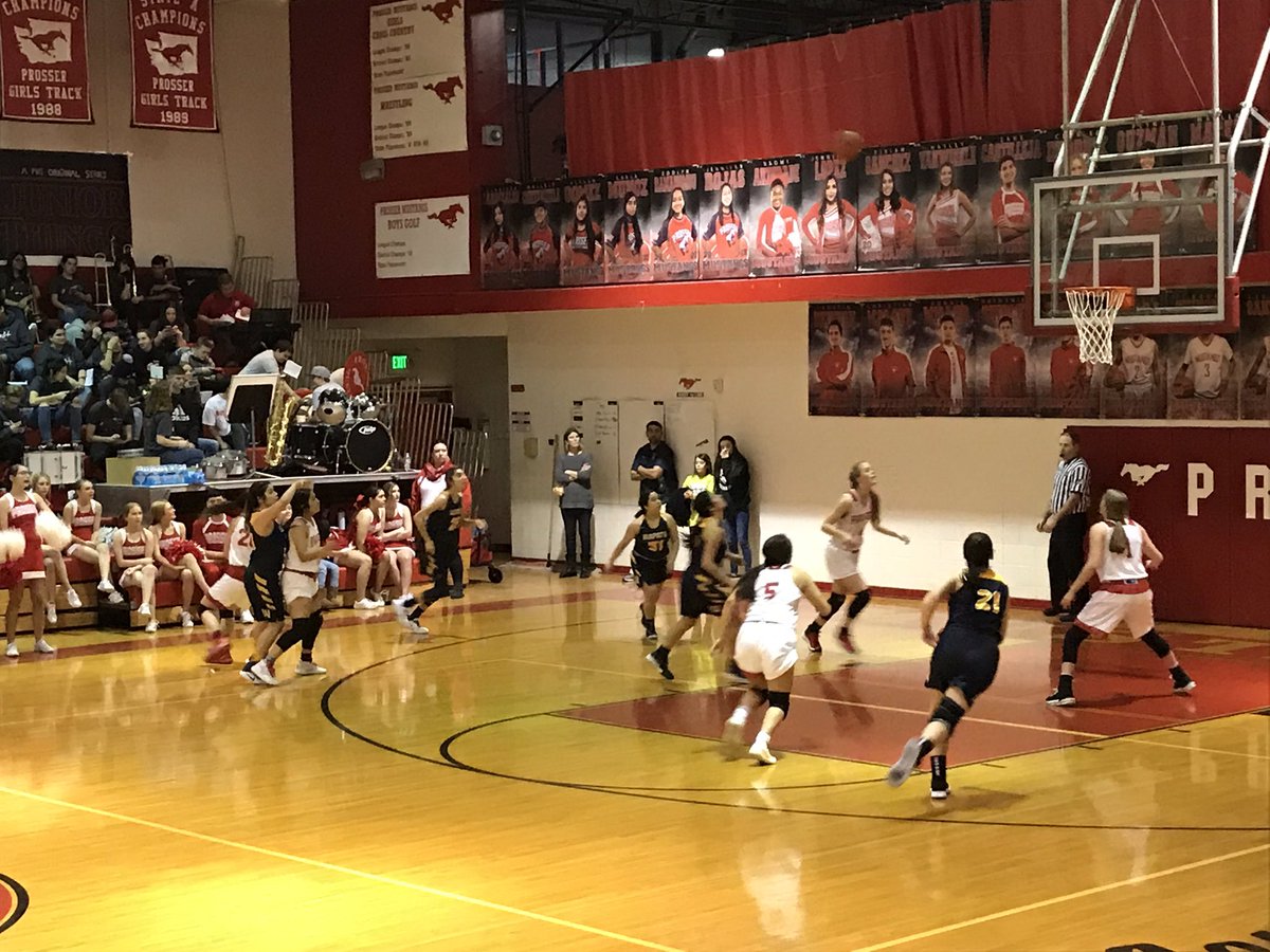 WapatoSD's tweet photo. #WapatoHS 🏀Halftime Recap🏀 Lady Wolves 🐺 30-26 🐾 Prosser Mustangs
#WolvesVsMustangs https://t.co/qdMjKKAgnt