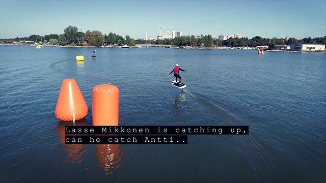 electricadvent's tweet photo. My favorite chicane on the 1.1km track. eFoil Racing is fun and closing in at 50km/h it get seriously exciting fast! 😁🏄🏻‍♂️🤙🏻
.
Lasse beat me by 0.1 seconds in qualifications on our fastest lap -  can’t wait to do this again soon! 😊👏🏻
.
#efoilracing #efo… https://t.co/BguTCv7tT3 https://t.co/50KtpXrpnf