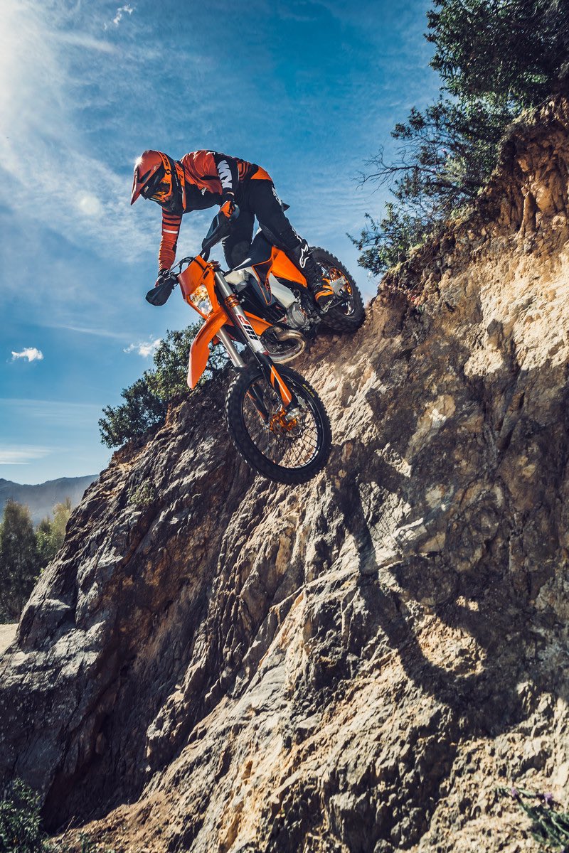 ktm_japan's tweet photo. #いちごの日 という事で、
イチゴーEXC TPIをお納め下さいませ。

ただ走りは甘くない‼️(苺は甘いけど)

#KTM #KTMJ #150EXCTPI #エンデューロ #イチゴーの日 https://t.co/csjVF3hxrq