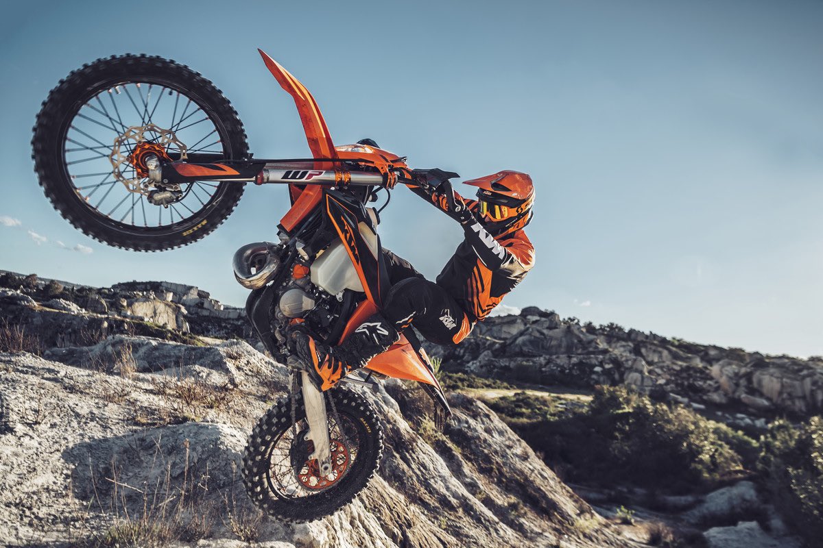 ktm_japan's tweet photo. #いちごの日 という事で、
イチゴーEXC TPIをお納め下さいませ。

ただ走りは甘くない‼️(苺は甘いけど)

#KTM #KTMJ #150EXCTPI #エンデューロ #イチゴーの日 https://t.co/csjVF3hxrq