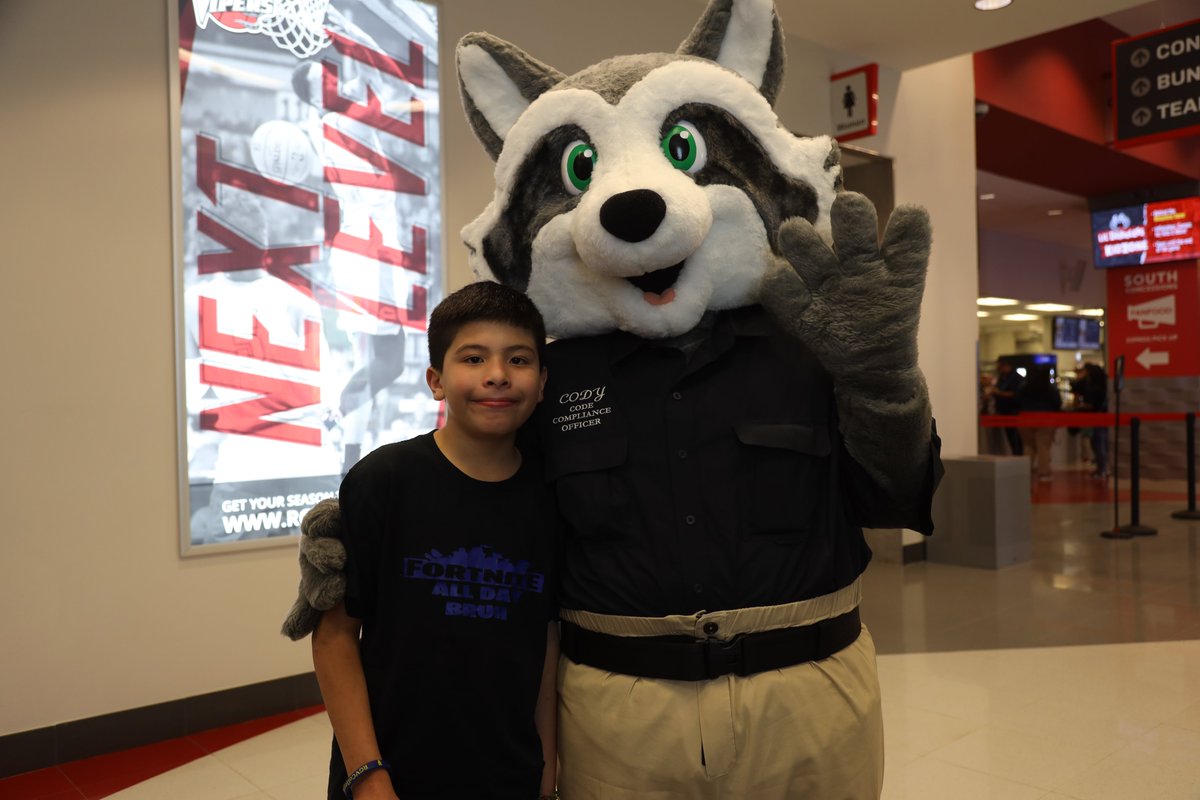 PharrTx's tweet photo. Cody the Code Compliance Officer is happy to be a part of Mascot Mania at the Bert Ogden Arena! #pharr #rgv #bertogden #Mascot https://t.co/UEBoqNdnJV