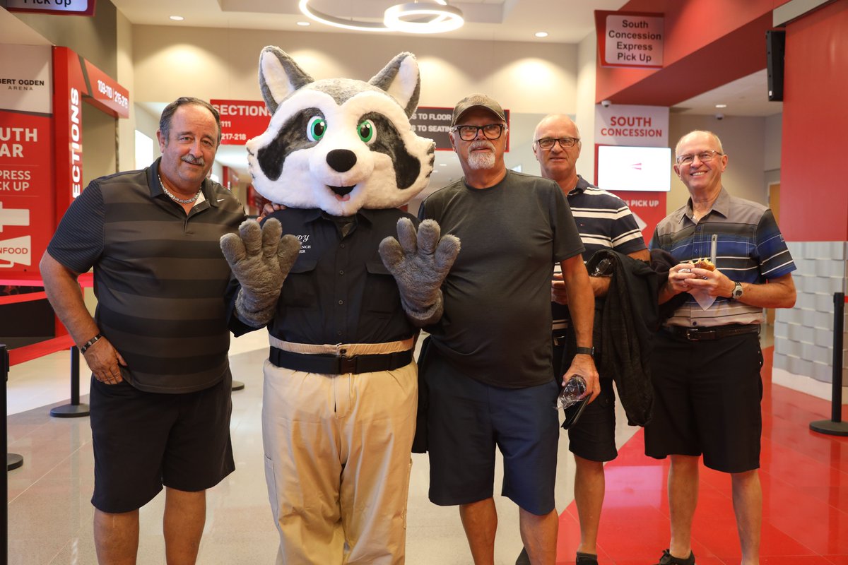 PharrTx's tweet photo. Cody the Code Compliance Officer is happy to be a part of Mascot Mania at the Bert Ogden Arena! #pharr #rgv #bertogden #Mascot https://t.co/UEBoqNdnJV