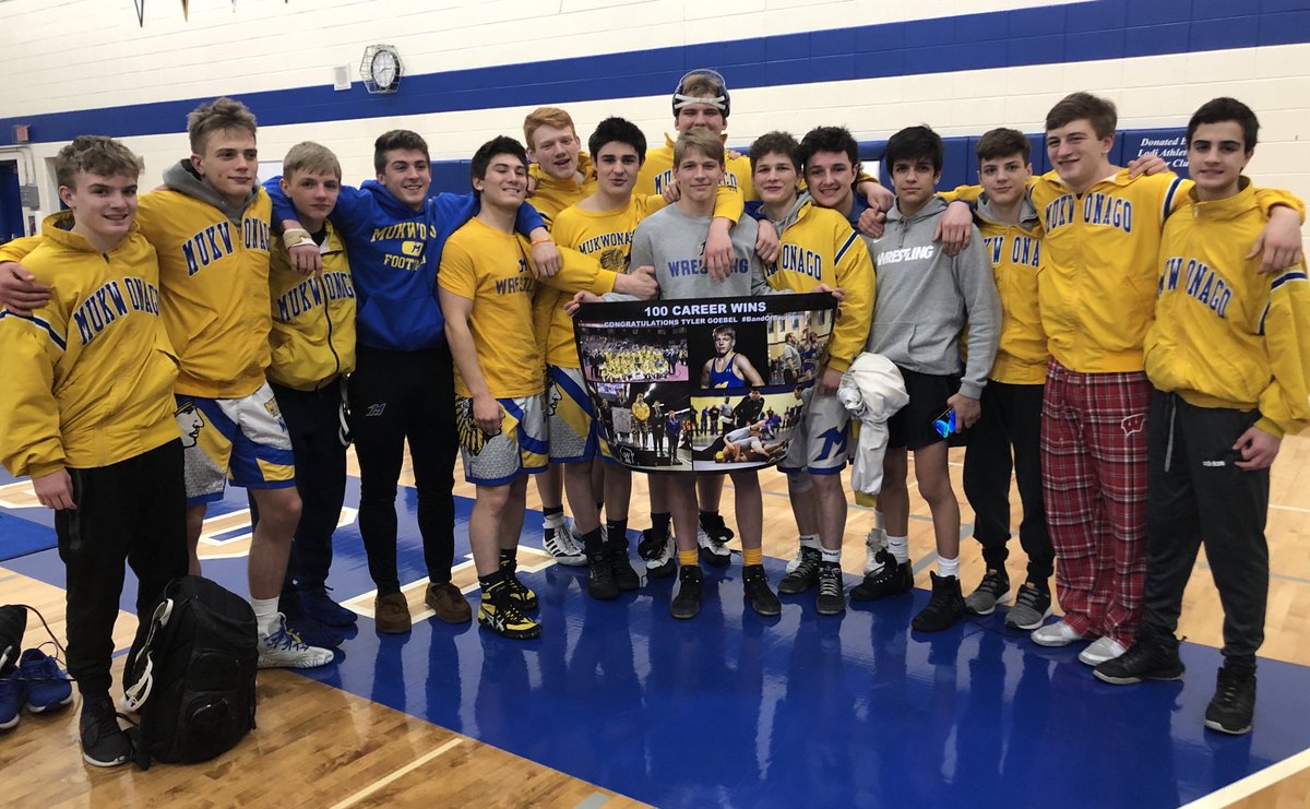 60-15 win over host Lodi moves the team to an undefeated 15-0.

Highlighted by Tyler Goebel’s pin in the final match of the night earning his 100th career win!  Congratulations Tyler!!!

#BandOfBrothers