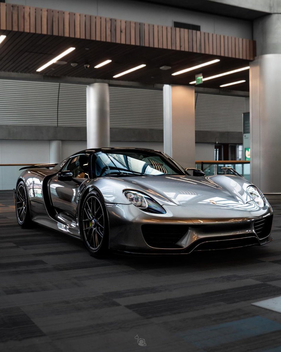 SVAutoShow's tweet photo. The 887-hp mid-engine plug-in hybrid #Porsche #918Spyder! #PorscheSpyder #SVAutoShow
📸: boosted.visuals/IG

Follow us on Instagram: @svautoshow https://t.co/Jcu2q8MBUD