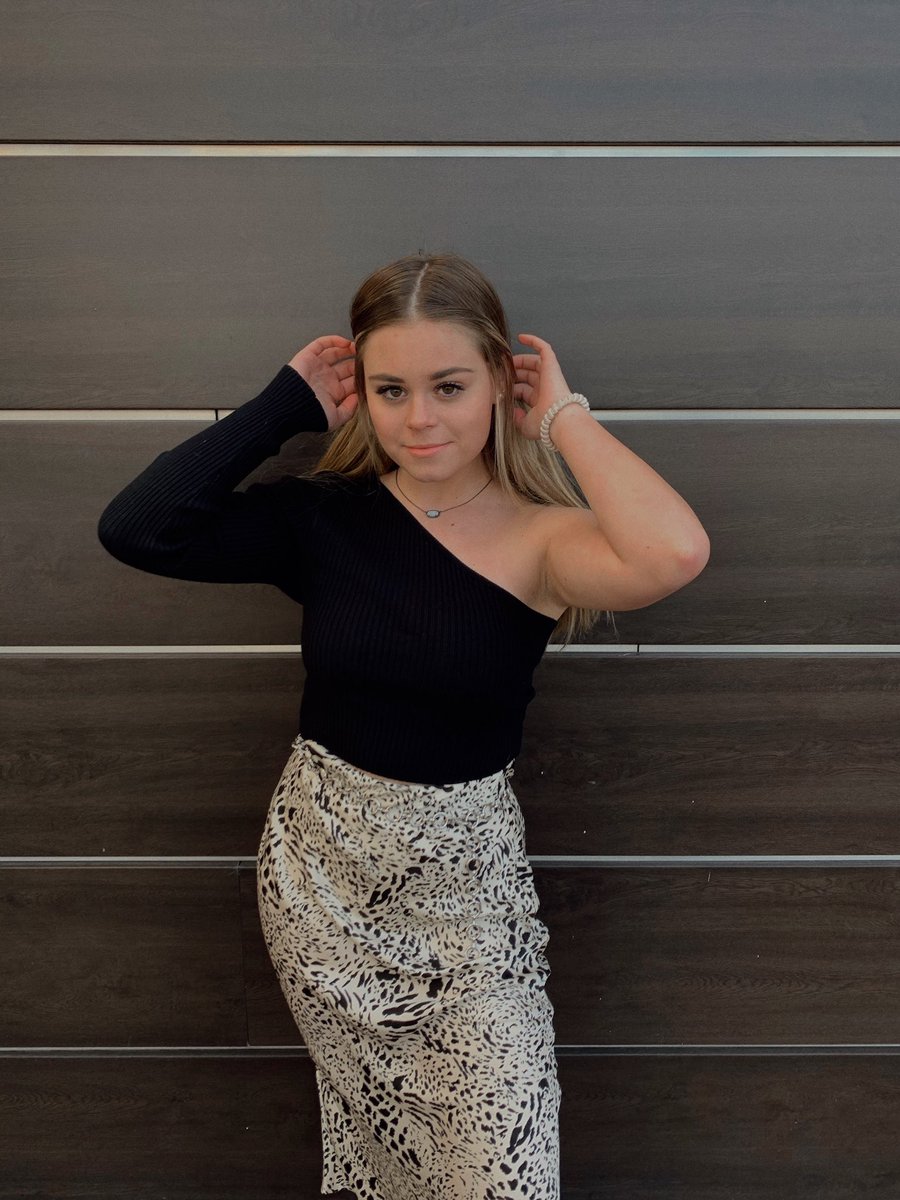 hails tweet media