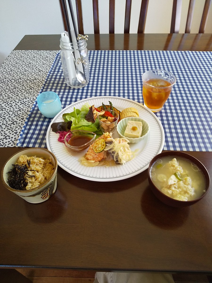 食内だい コジプレートa Coji Cafe コジカフェ 沖縄市高原 洋風喫茶ミッドビレッジ向かいくらい 緑に囲まれた糀の ランチと白砂糖不使用スイーツのお店 塩麹で漬け込んだ鮭の南蛮酢 玄米と白米選べて玄米で ミニデザート コーヒー付き 甘麹は 食内だい コジプレートa Coji Cafe コジカフェ 沖縄市高原 洋風喫茶ミッドビレッジ向かいくらい 緑に囲まれた糀の ランチと白砂糖不使用スイーツのお店 塩麹で漬け込んだ鮭の南蛮酢 玄米と白米選べて玄米で ミニデザート コーヒー付き 甘麹は