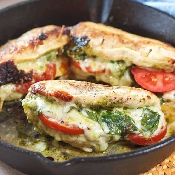 15_pork's tweet photo. PESTO TOMATO &amp; MOZZARELLA STUFFED CHICKEN By: @laughingspatula @laughingspatula… https://t.co/ORC22RZcGK https://t.co/lDeDnZneAQ