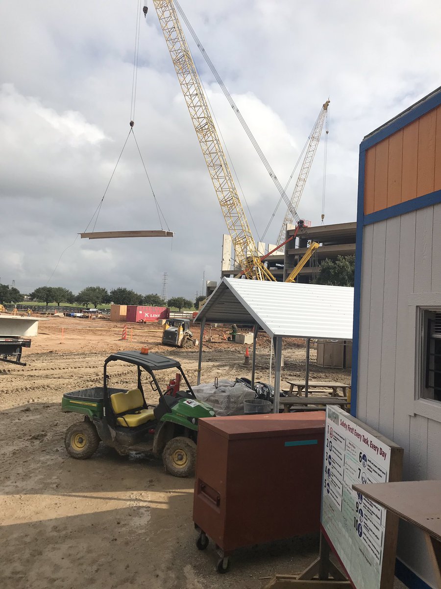 I spy a precast double tee for <a href="/UHouston/">University of Houston</a> Garage 6.  @MMEngrs <a href="/WalterPMooreEng/">Walter P Moore</a>