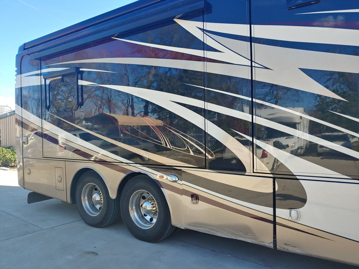 JoescompleteRv's tweet photo. #joescompletervrepairs #classAmotorhomecompartmentdoors #rvpaintandbodyrepairs https://t.co/yoiaamouXq