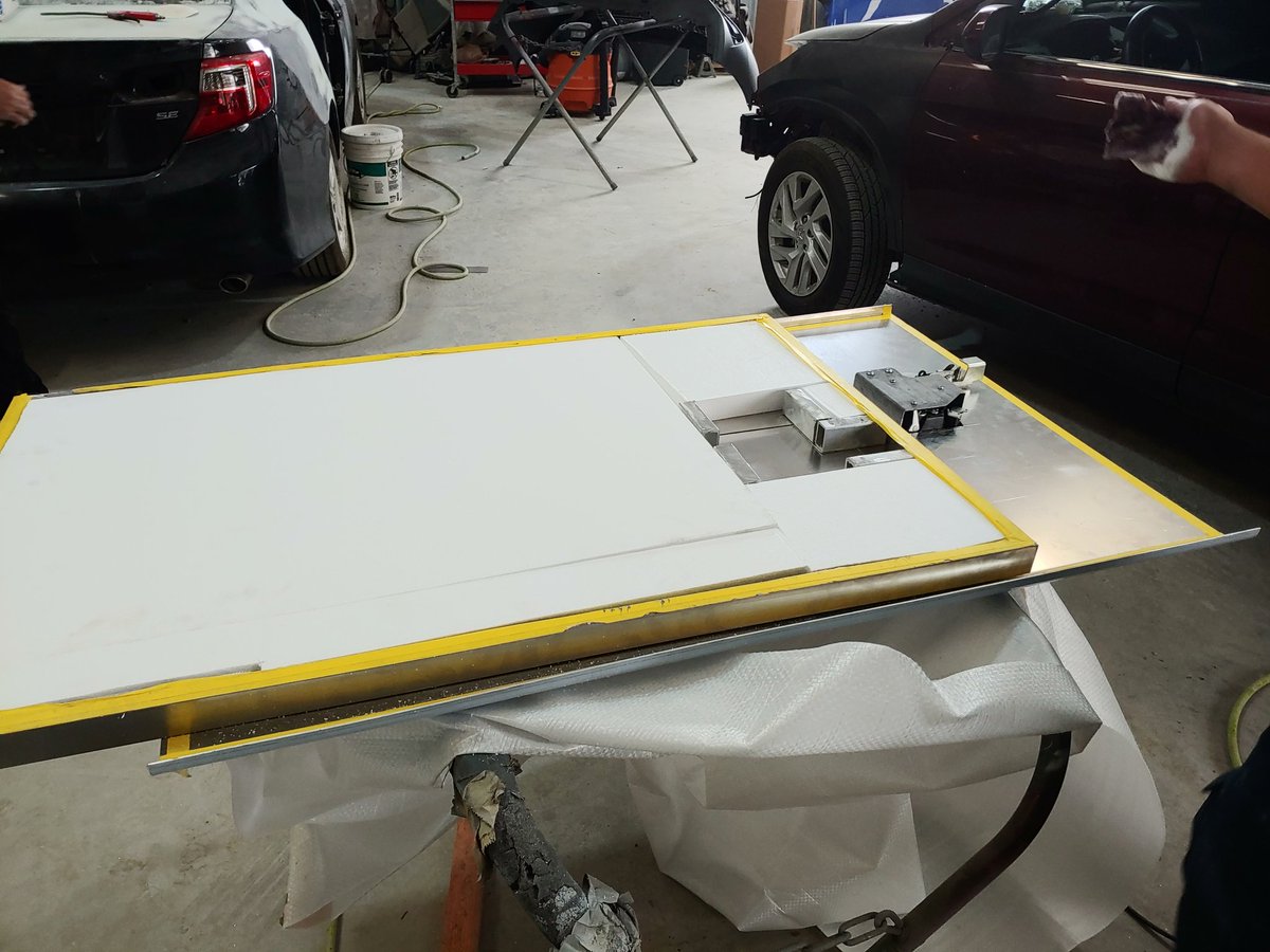 JoescompleteRv's tweet photo. #joescompletervrepairs #classAmotorhomecompartmentdoors #rvpaintandbodyrepairs https://t.co/yoiaamouXq
